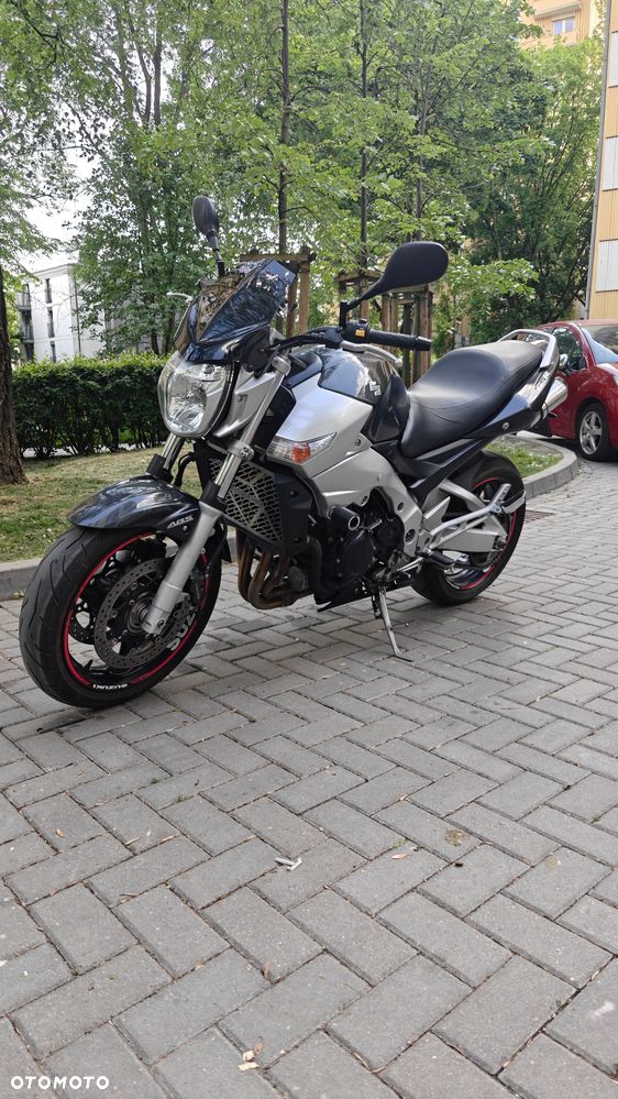 Suzuki GSR - 1
