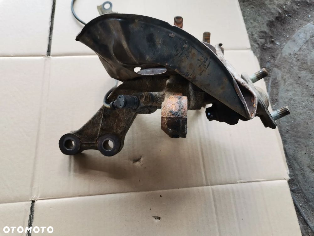 Zwrotnica prawa lewa Toyota corolla e12 2.0d d4d - 2