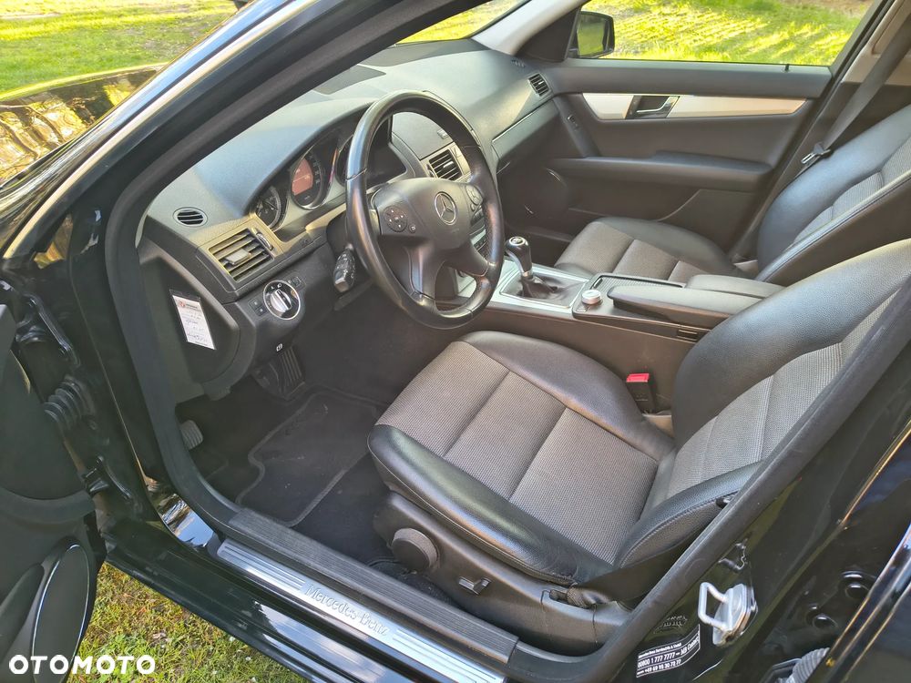 Mercedes-Benz Klasa C 220 CDI DPF (BlueEFFICIENCY) Avantgarde - 9