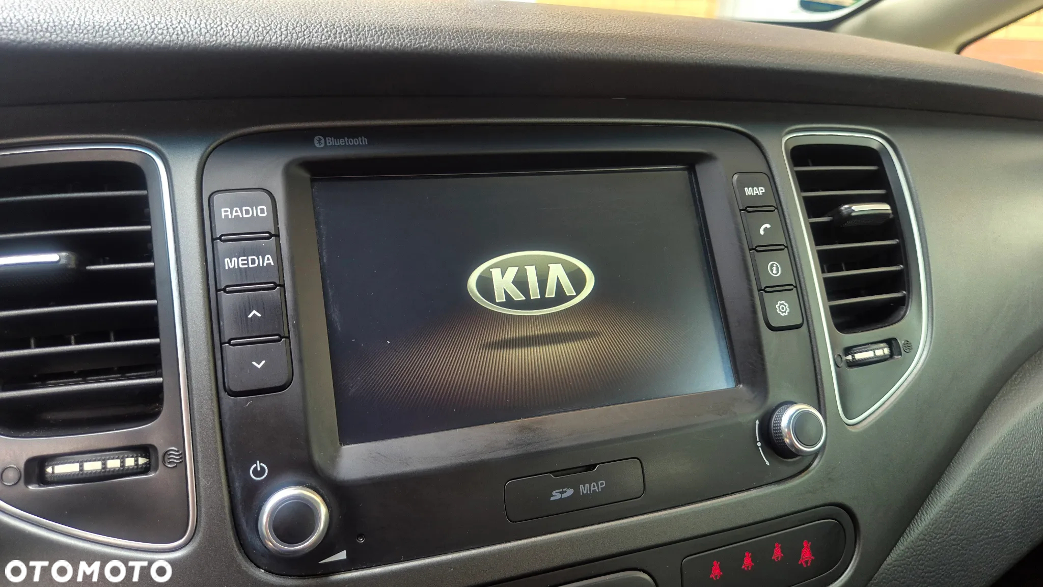 Kia Carens 1.6 GDI Dream Team Edition - 25