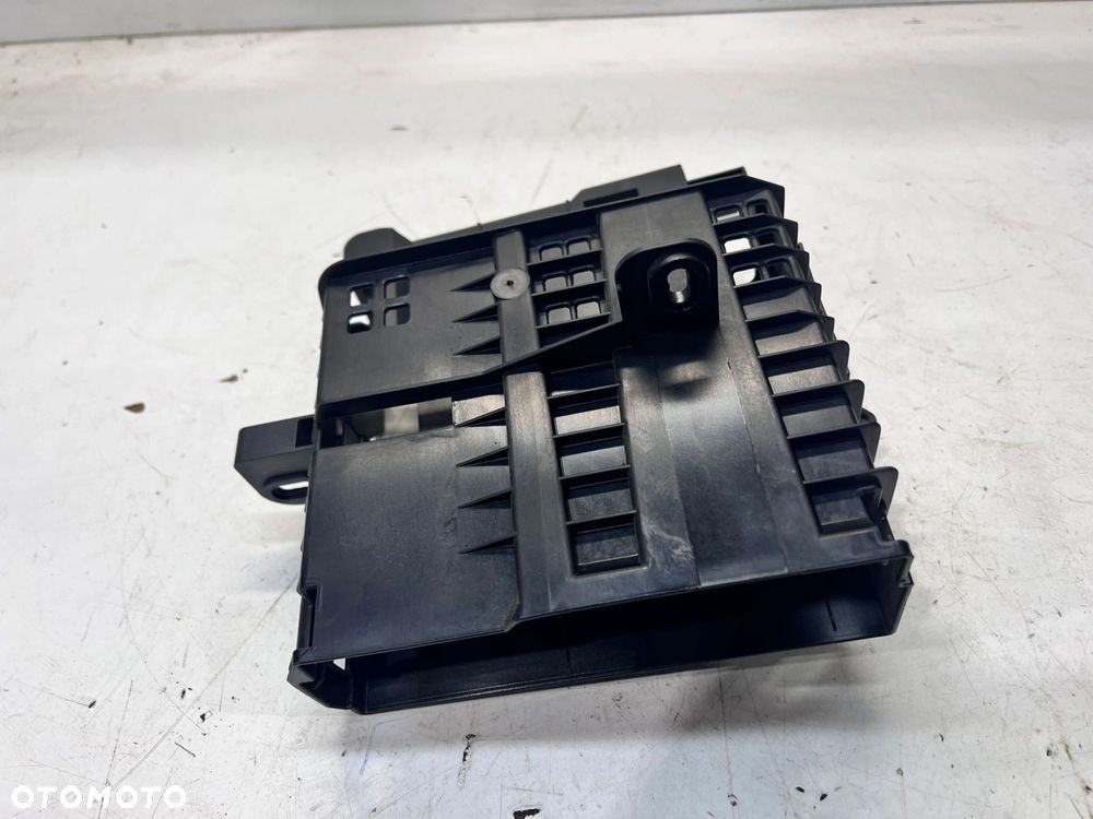 UCHWYT MOCOWANIE NAWIGACJI AUDI Q5 8R 8R0035209B - 2