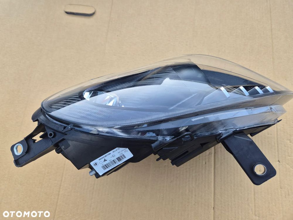 Alfa Romeo Giulietta lampa lewa.Karbon.H7.Uszkodzone szkło. - 5
