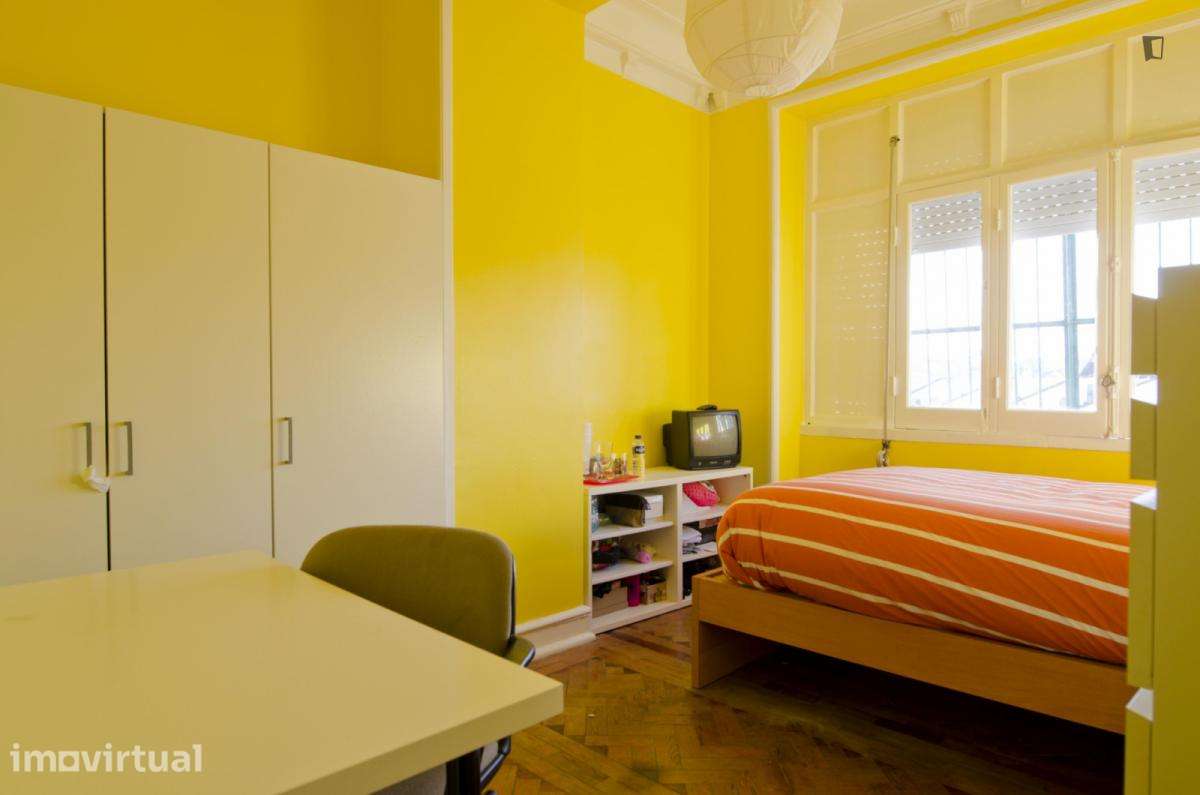Quarto - localizado em Intendente Lisbon - Grande imagem: 3/14