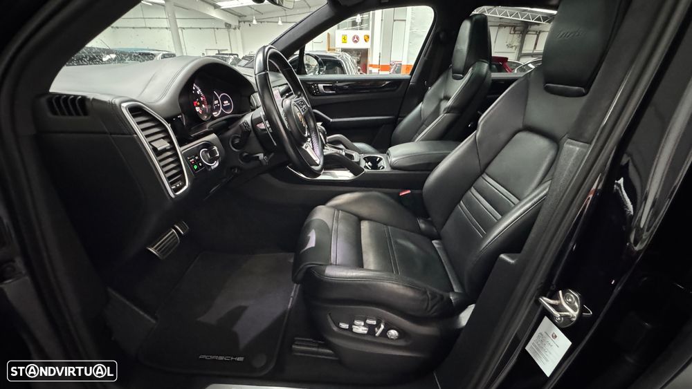Porsche Cayenne Turbo - 32