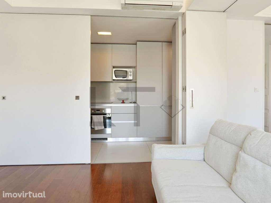 Luminoso T1+1 com Cozinha Totalmente Equipada, Garagem Incluída e E... - Grande imagem: 4/34