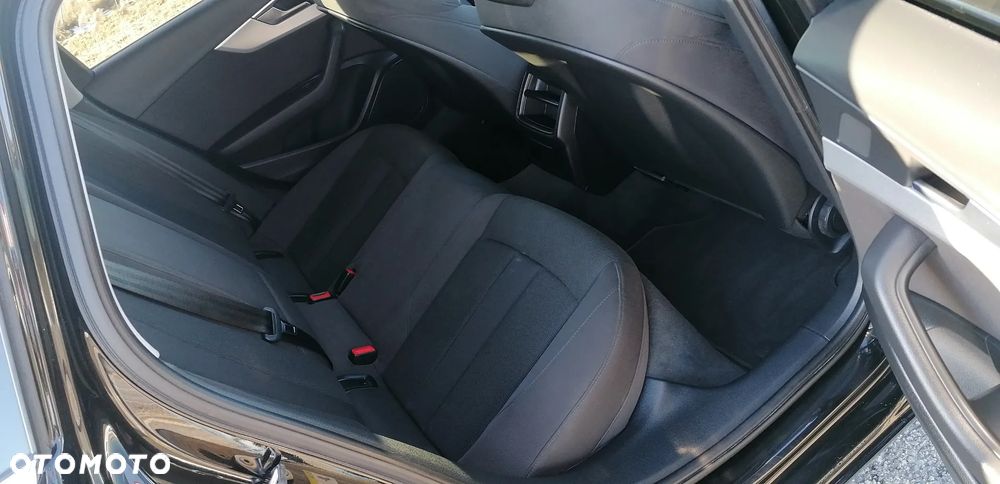 Audi A4 Avant 2.0 TDI Design S tronic - 30