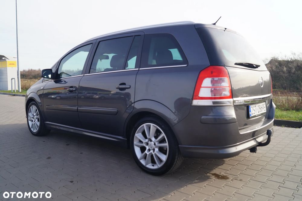 Opel Zafira 1.8 Cosmo Easytronic - 1