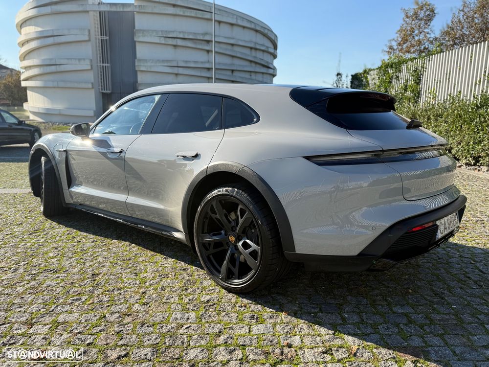 Porsche Taycan Cross Turismo 4 - 3