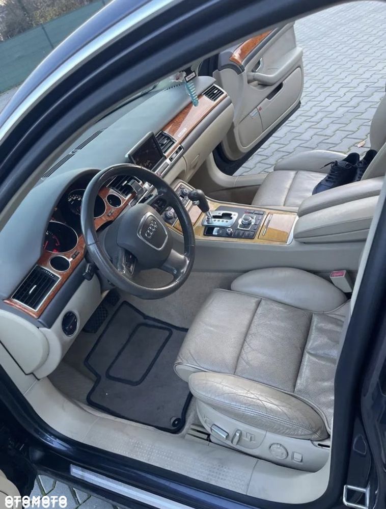Audi A8 4.2 L Quattro - 17