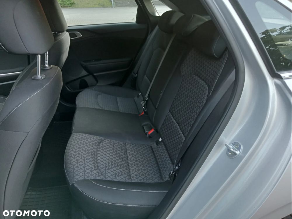 Kia Ceed 1.6 CRDi mHEV M - 22