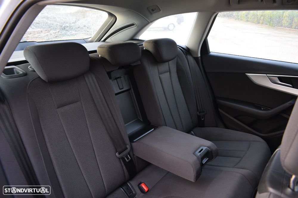 Audi A4 Avant 2.0 TDI Business Line - 19