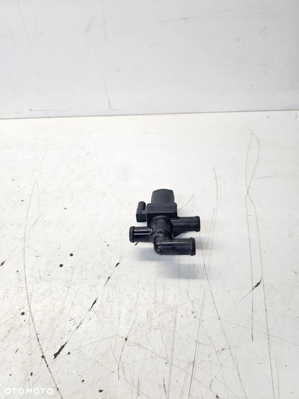 ZAWÓR ELEKTROMAGNETYCZNY WODY AUDI A4 A5 Q5 1T0820036D - 1