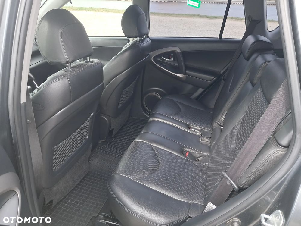 Toyota RAV4 - 11