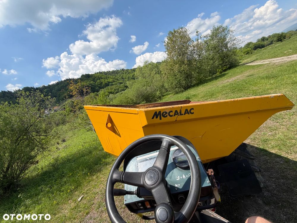 Terex Mecalac TA6s Wozidło wózek z Obrotową Kolebą. 6 ton ładowność. 4x4. Silnik Perkins. 4 cylindry. 808 mtg. 2022 rok. Kamera z wielkim Ekranem! Jazda Rewers 3prędkości. Maszyna jak Nowa z Norweskiego Gospodarstwa! Ani deka luzów i wycieków! Hydrostatic. Pełny Oryginał. Hamulce brzytwa. Serwisy w DEKRA. Maszyna Woziła lekkie ładunki. Praktycznie zerowe zużycie. Wielka Okazja. Wszystko w pełnym Oryginale. Opony Oryginał wszystkie jak Nowe. Komendy Głosowe w maszynie! - 40