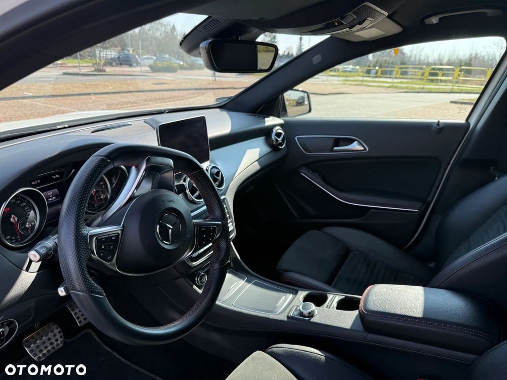 Mercedes-Benz GLA 220 4-Matic AMG Line - 11