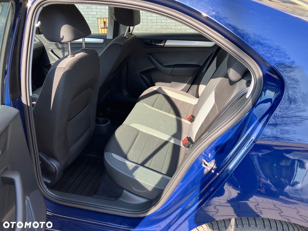 Skoda RAPID 1.4 TSI Ambition DSG - 6