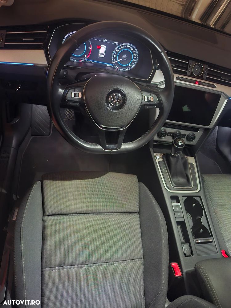 Volkswagen Passat 2.0 TDI (BlueMotion Technology) Comfortline - 18
