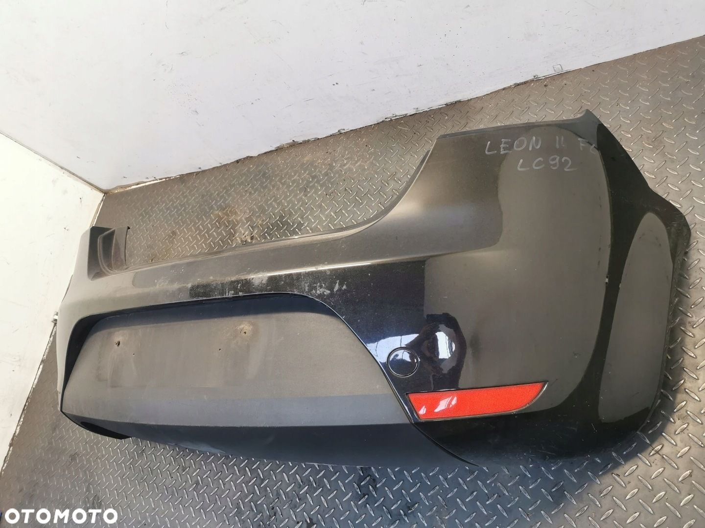 SEAT LEON FL 2008- ZDERZAK TYŁ KOD LAKIERU Lc9z - 7