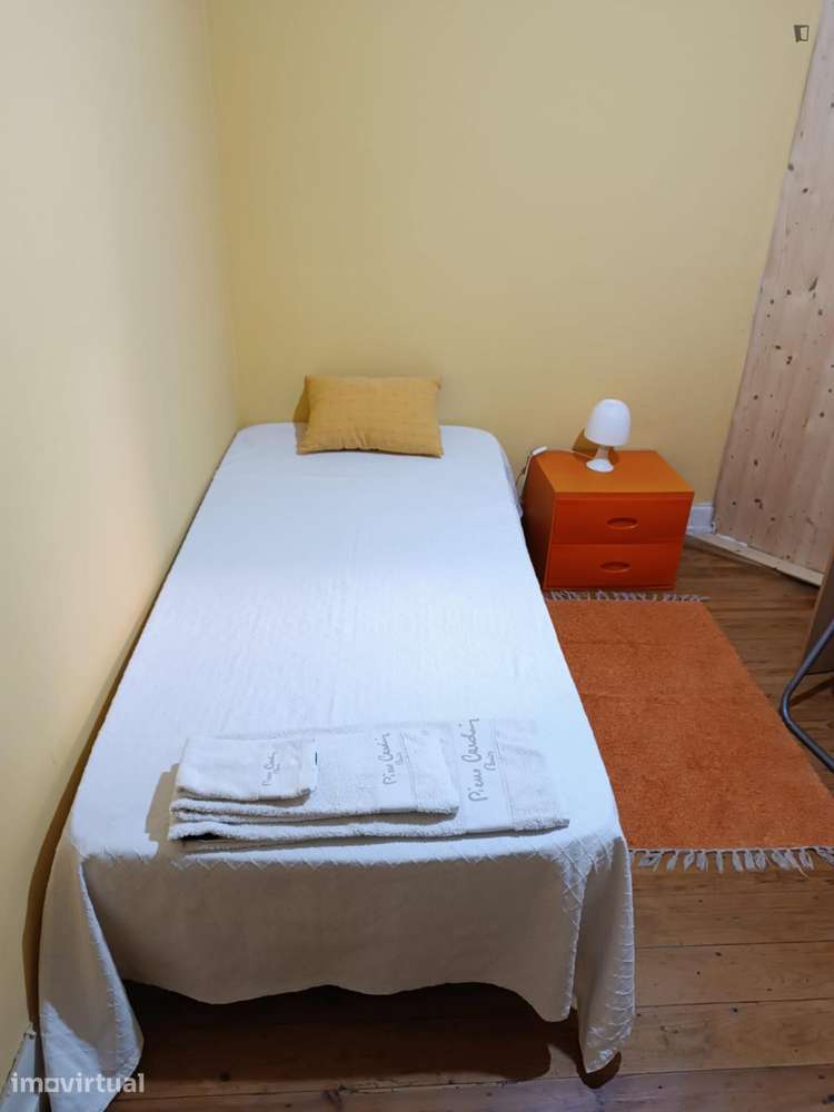 Quarto - localizado em Montarroio Coimbra - Grande imagem: 3/22