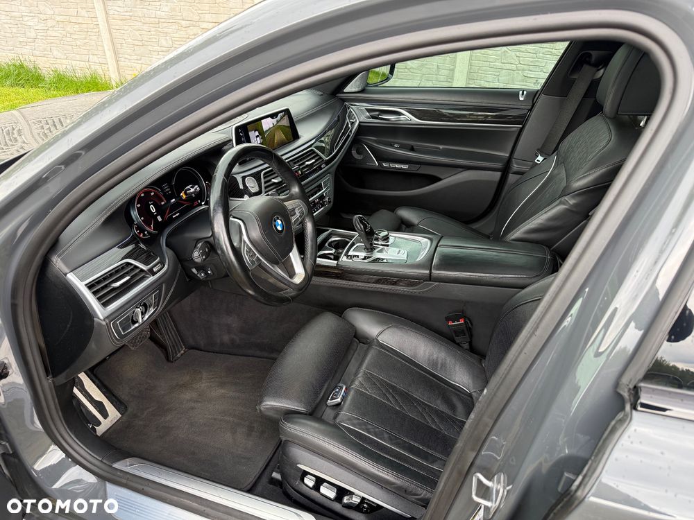 BMW Seria 7 750Li - 27