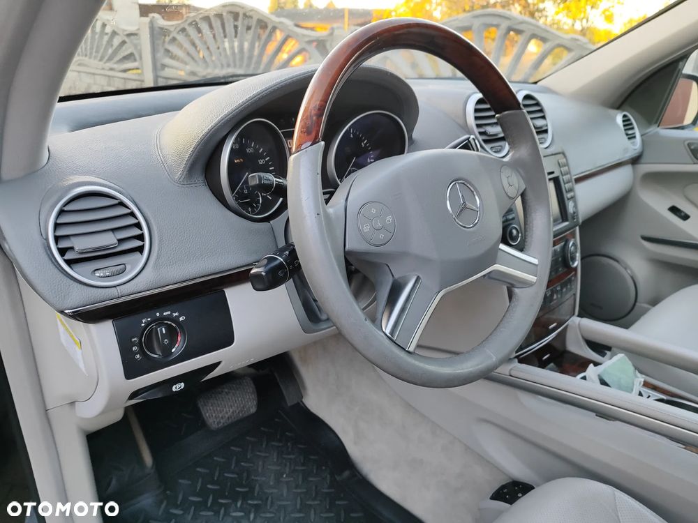 Mercedes-Benz GL 500 4Matic 7G-TRONIC Grand Edition - 10