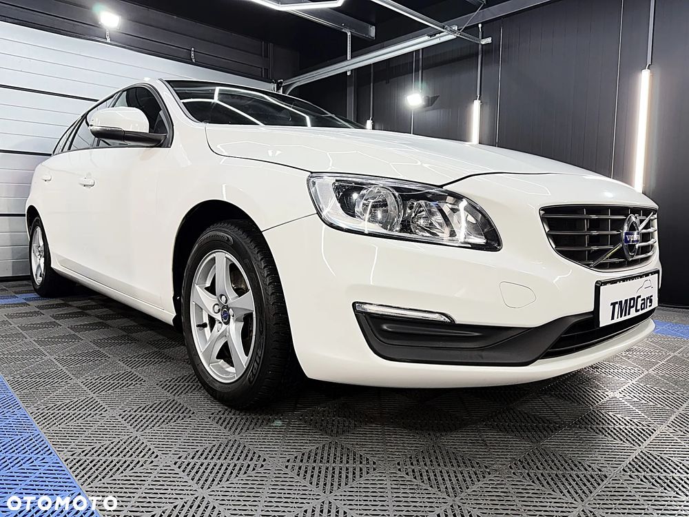 Volvo V60 T3 Drive-E Momentum - 1