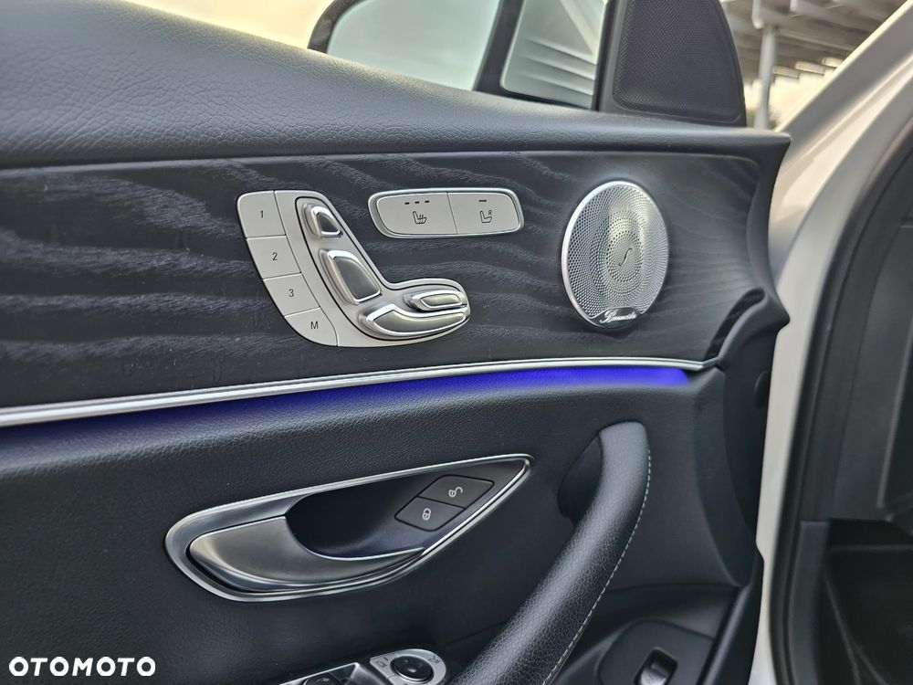 Mercedes-Benz Klasa E 300 9G-TRONIC AMG Line - 20