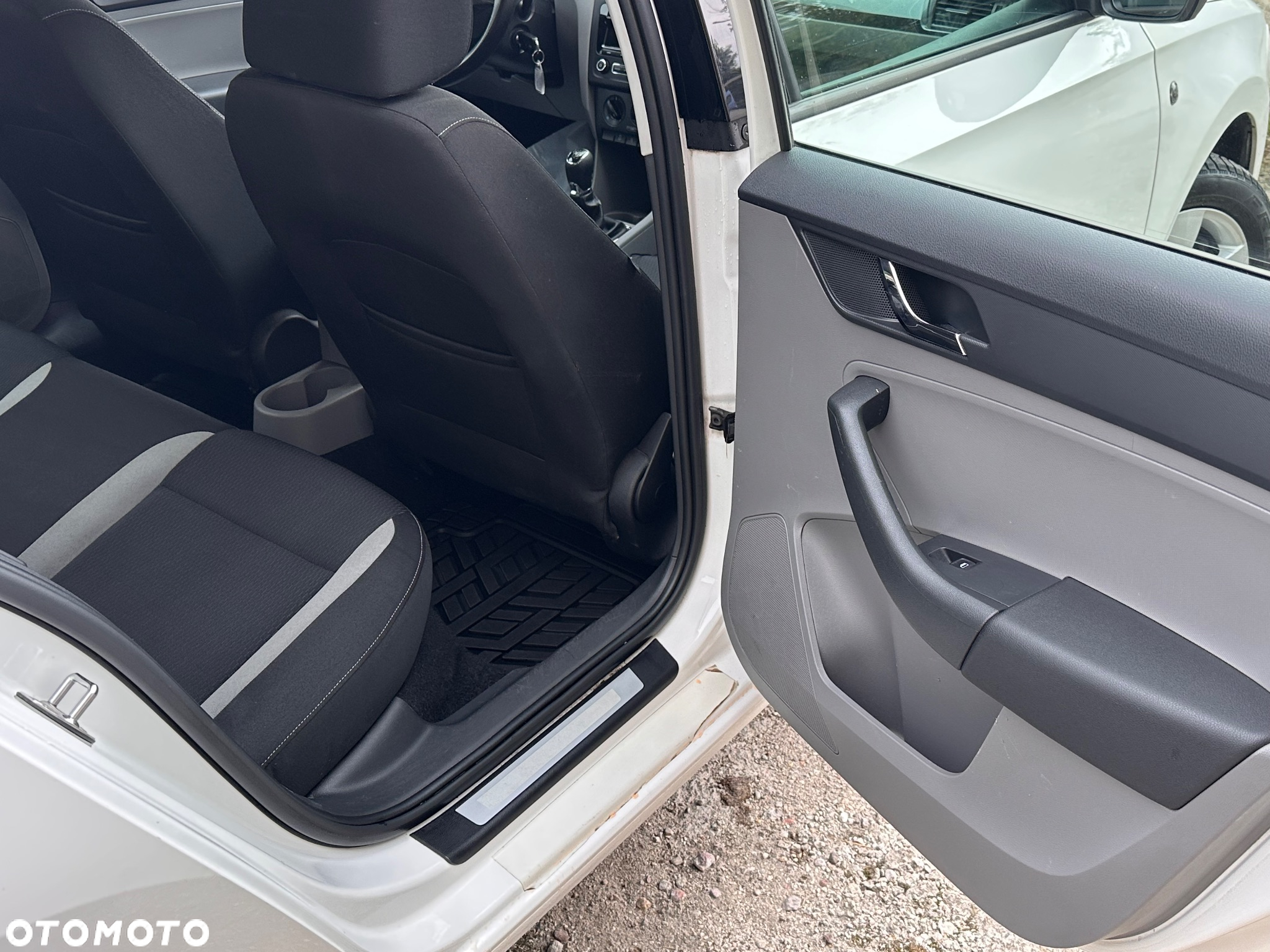 Skoda RAPID 1.2 TSI Active - 14