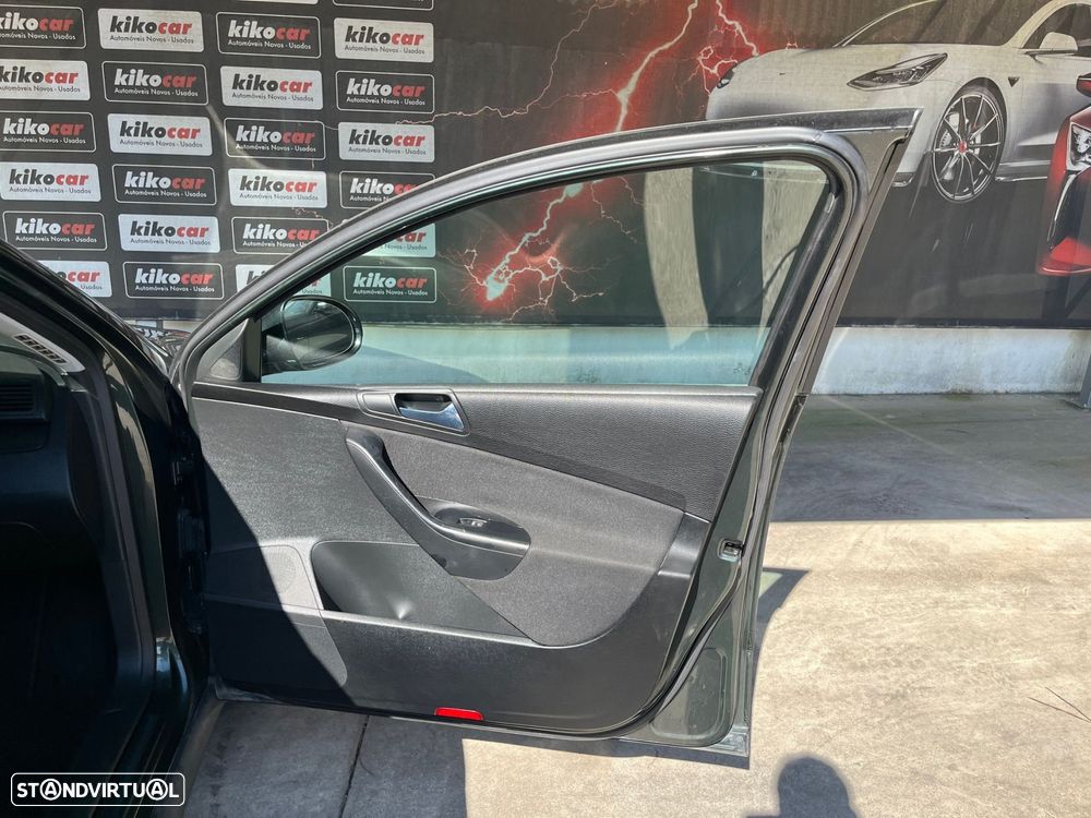 VW Passat 2.0 TDI Highline - 41