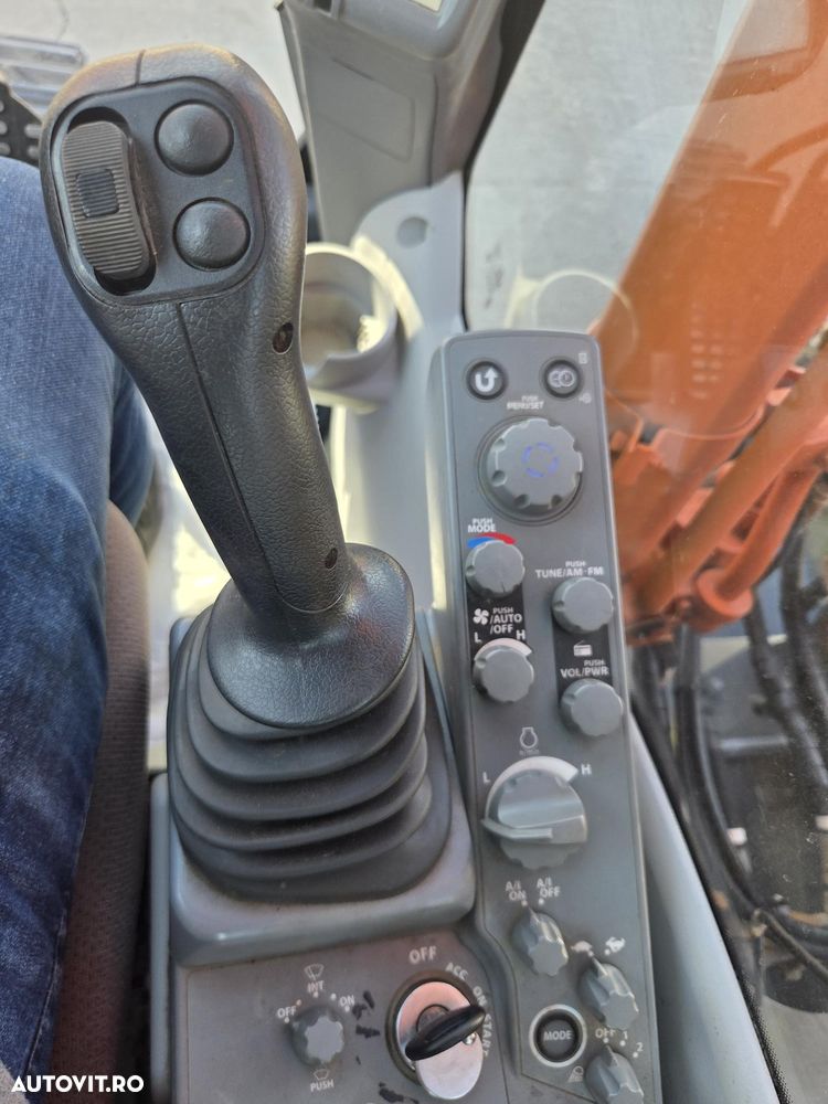 Hitachi ZX210LC-6, 2021, 2.676h, 23,1 tone, CUPLA RAPIDA HIDRAULICA, cupa 1,3mc, 3 pompe hidr, inst picon, camera spate si laterale, antifurt, latime 2,99m, ad sapare 7m, cons mediu 12l/h, lant 90% ok, posibil leasing-STARE CA NOU-PROMOTIE 99.750 Eur+Tva - 27