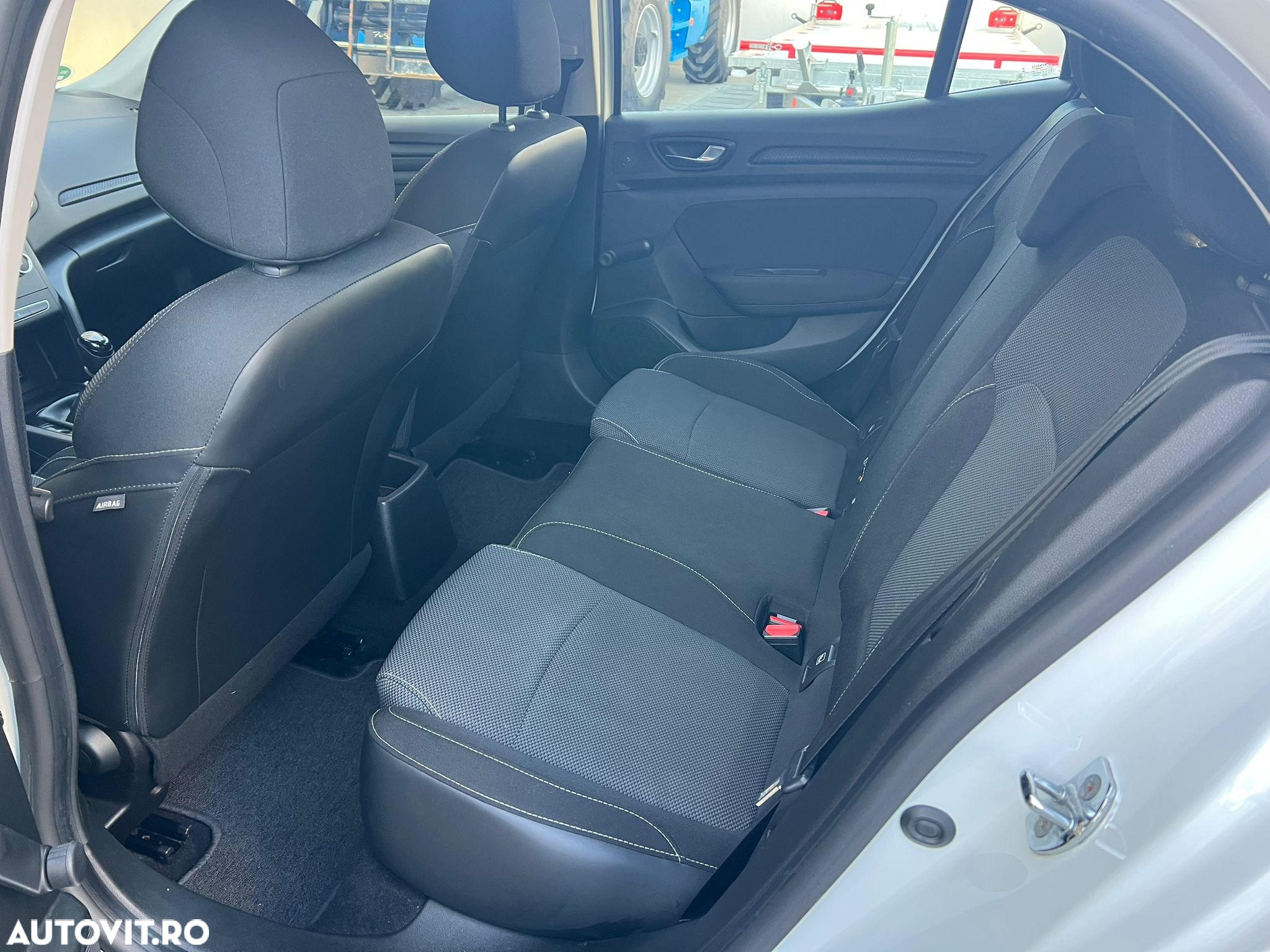 Renault Megane ENERGY TCe Life - 11