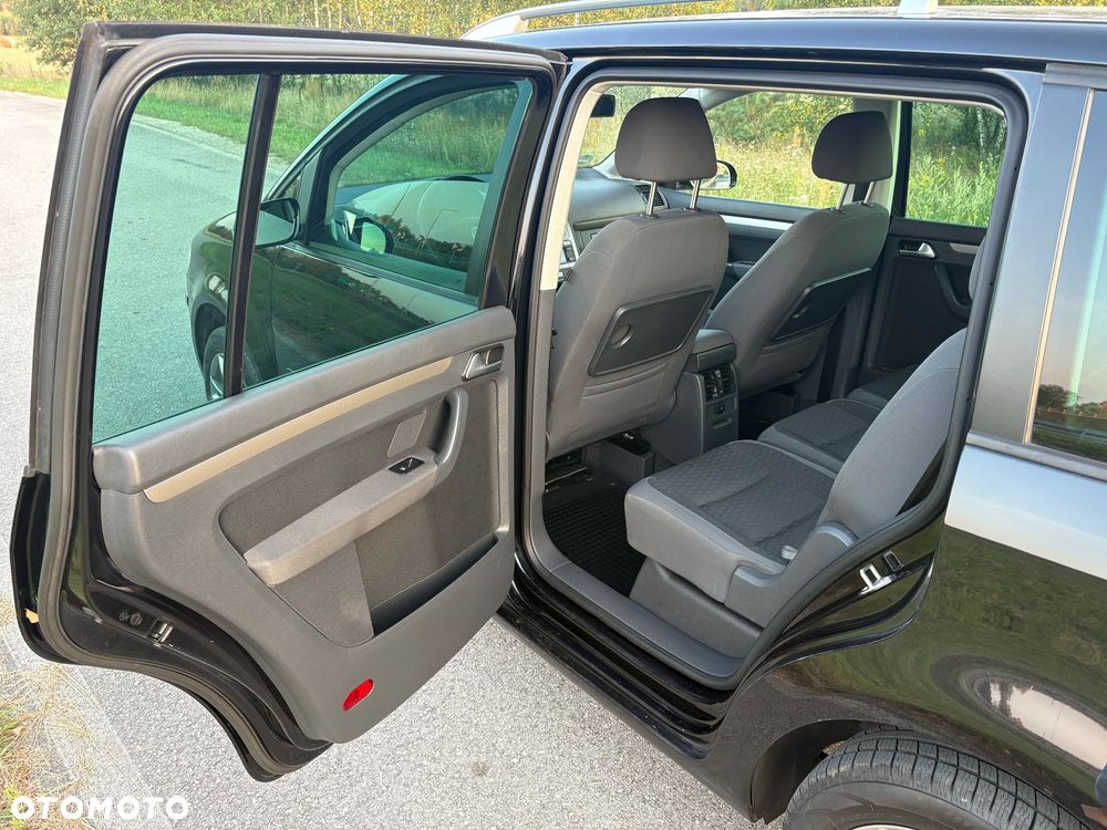 Volkswagen Touran - 23