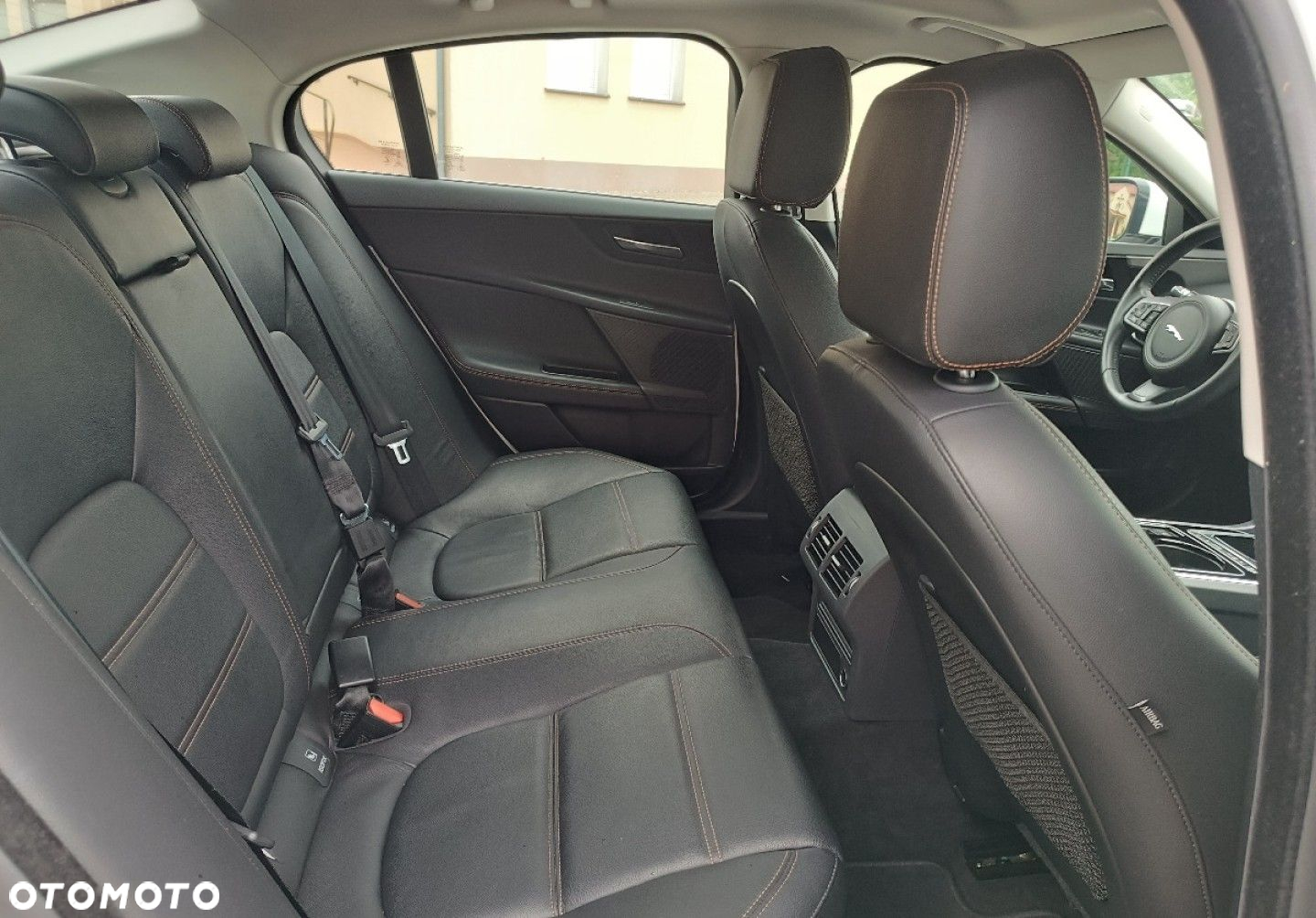 Jaguar XE - 18