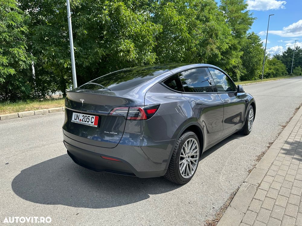 Tesla Model Y - 3
