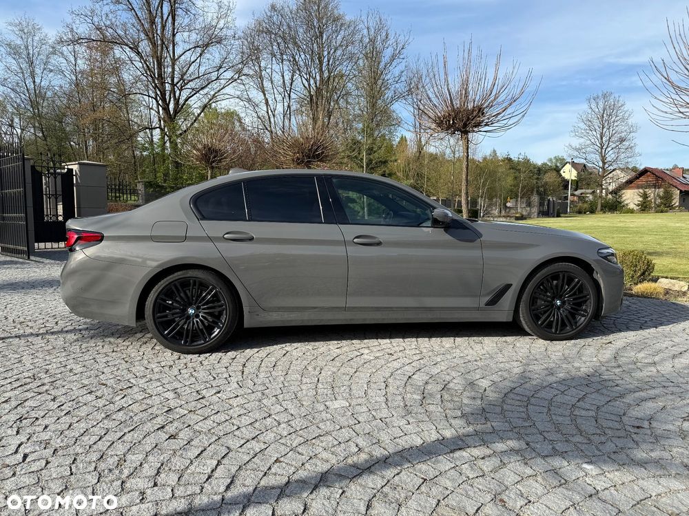 BMW Seria 5 530i xDrive Sport Line - 2