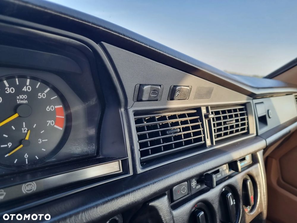 Mercedes-Benz W201 (190) - 7