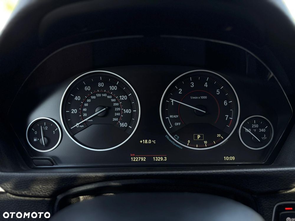 BMW Seria 3 330i Sport Line - 28