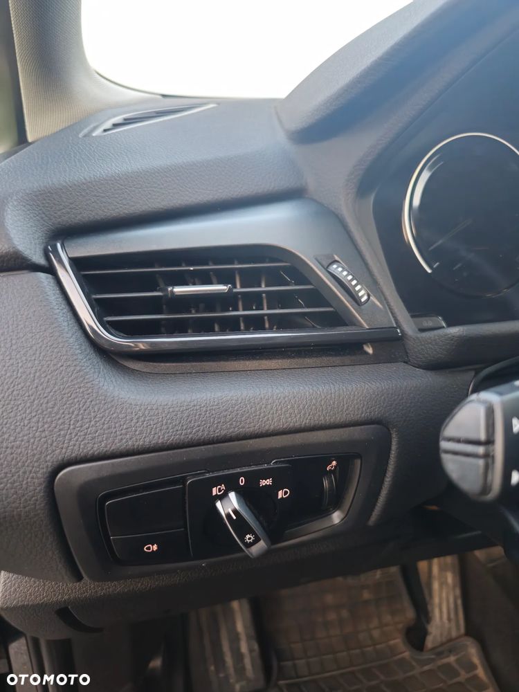 BMW Seria 2 218d - 9