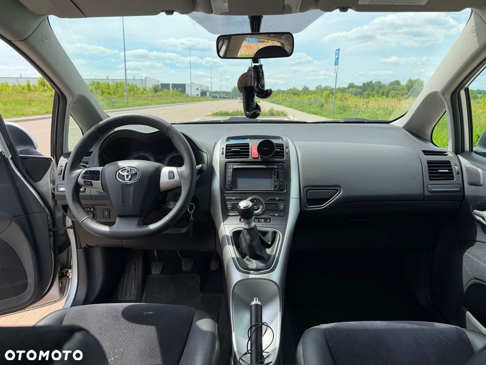 Toyota Auris - 11