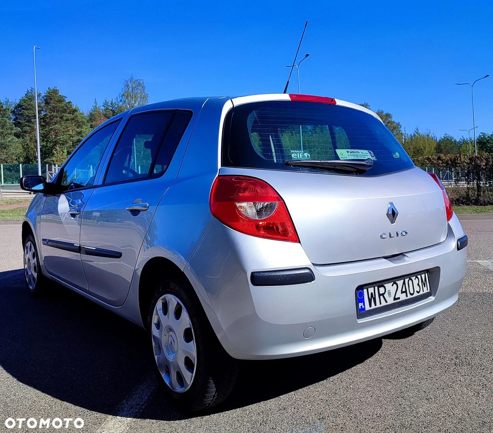 Renault Clio - 11