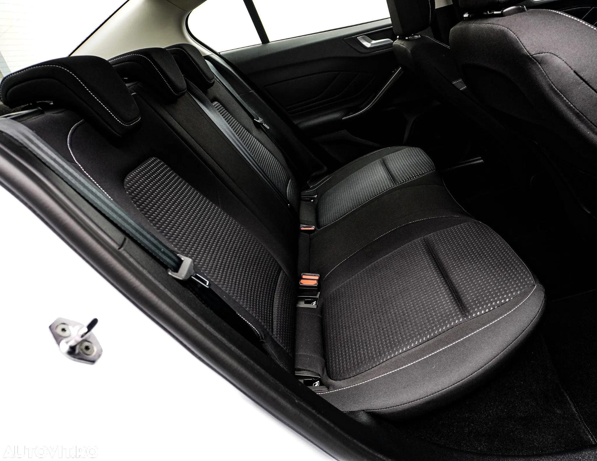 Ford Focus 1.0 EcoBoost Titanium Business - 17