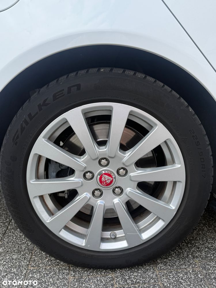 Jaguar XE 2.0 D Prestige - 11