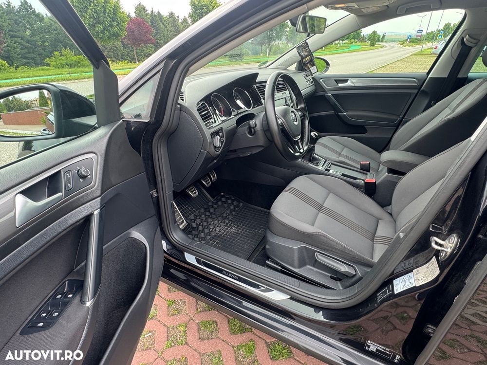 Volkswagen Golf - 10