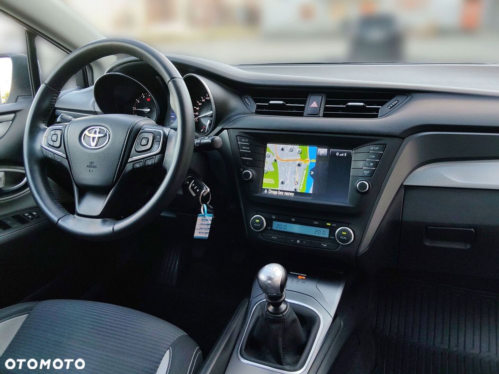 Toyota Avensis 1.8 Premium EU5 - 12