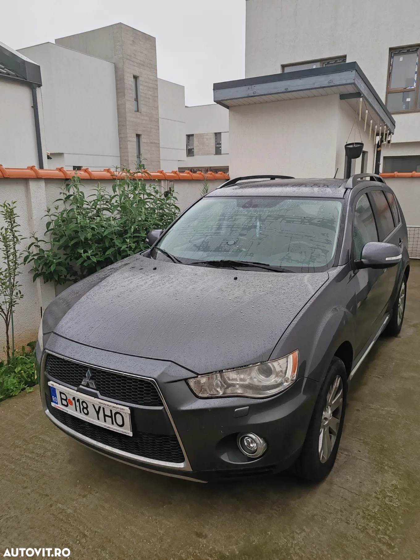 Mitsubishi Outlander - 16