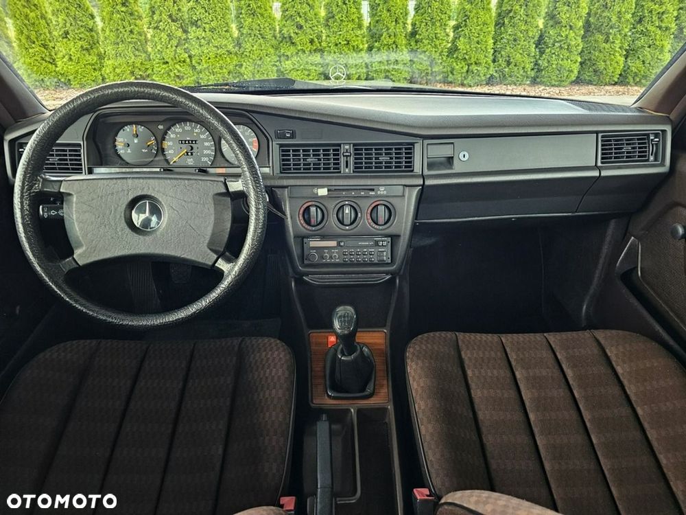 Mercedes-Benz W201 (190) - 21