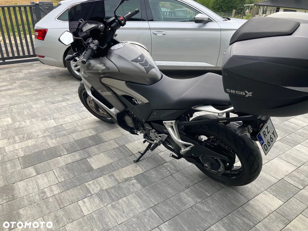 Honda VFR - 8