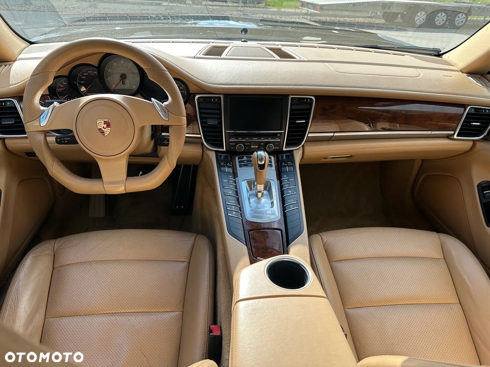 Porsche Panamera 4S - 9