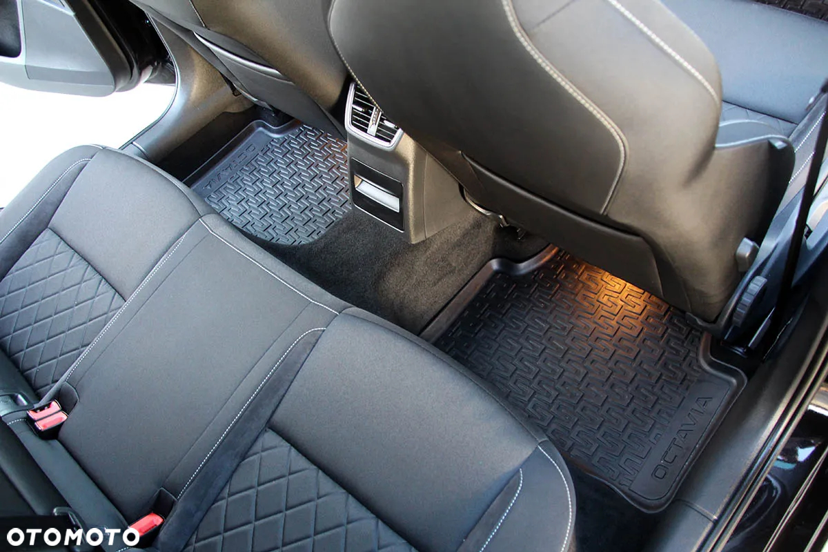 Skoda Octavia 2.0 TDI DSG RS - 30