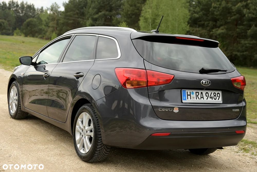 Kia Ceed 1.6 CRDi 136 ISG Dream Team Edition - 5